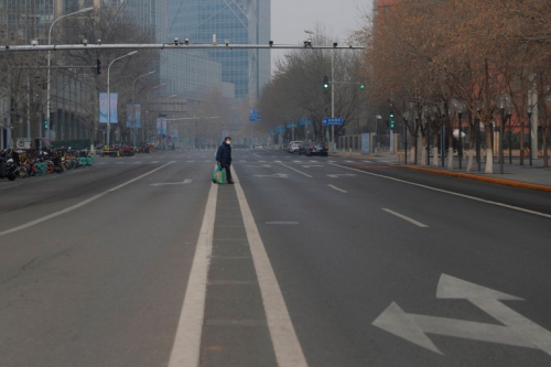 Вспышка коронавируса: в Пекине запретили жениться и хоронить фото