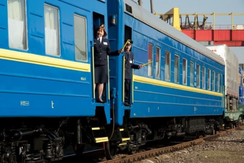 К 8 Марта запустили дополнительные поезда: Мелитополь в пролете фото