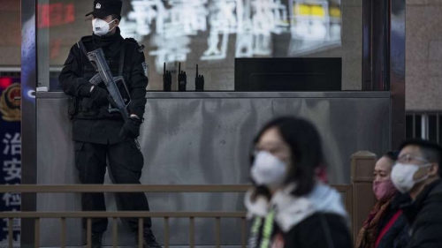 Видеофакт: китайский спецназ жестко расправился с «жертвой коронавируса» на КПП фото