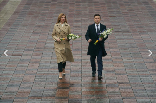Зеленский с женой возложил цветы к памятнику Шевченко  фото