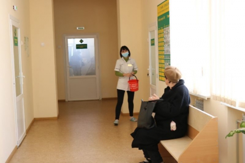 Что изменилось в одной из запорожских поликлиник из-за карантина фото