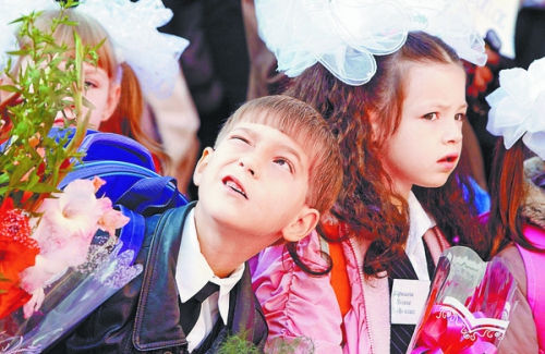 Карантин в Украине: как родителям будущих первоклашек подать документы в школы фото