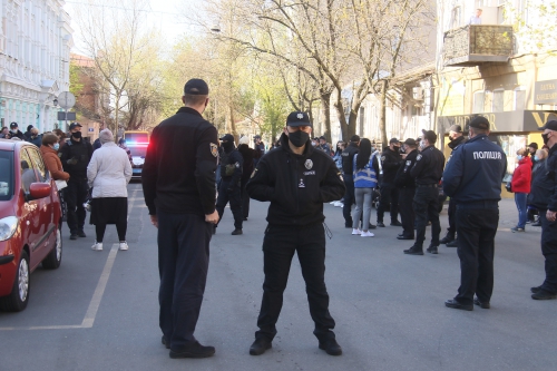 Полиция рассказала, почему составила протоколы на митинговавших под исполкомом фото