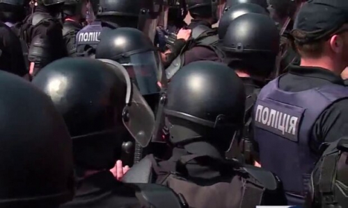 Люди выйдут с оружием: Зеленского предупредили о массовых протестах фото