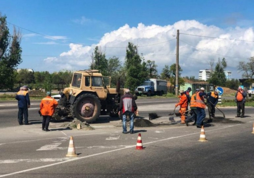 В Бердянске ремонтируют аварийный перекресток на Мелитопольском шоссе фото