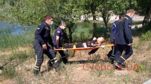 В Запорожской области мужчина упал в фонтан: на месте работали скорая и спасатели  фото