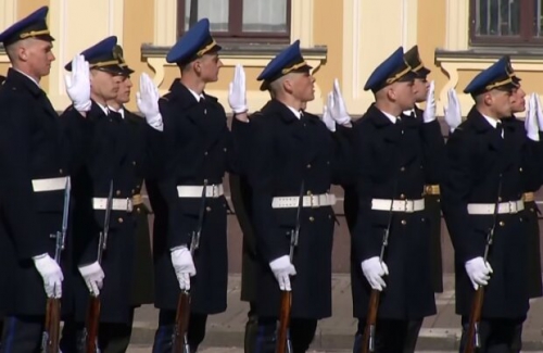 Адмиралы и коммандоры: депутаты Верховной Рады изменили военные звания фото