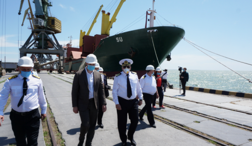 Бердянский порт посетил министр инфраструктуры фото