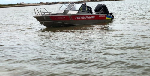 На запорожском курорте мужчину с 11-летней дочкой унесло в открытое море фото