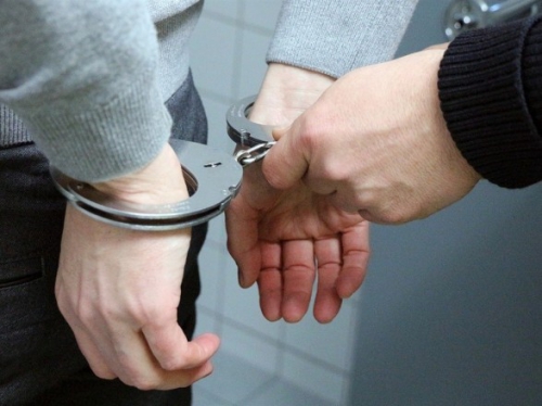 В Бердянске до 6 лет лишения свободы осужден мужчина за разбой и изнасилование фото