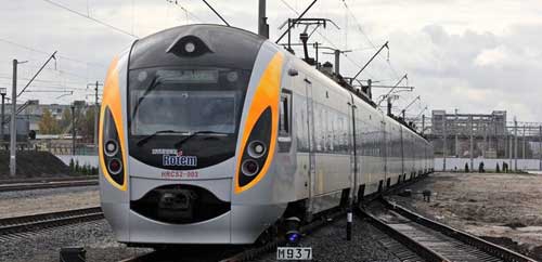 Укрзалізниця запускает поезда и электрички во Львов фото