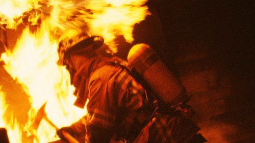 В Запорожской области произошел пожар, во время которой спасли мужчину фото
