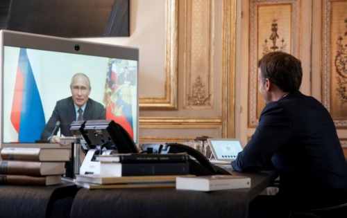 Макрон после разговора с Путиным решил посетить Россию фото