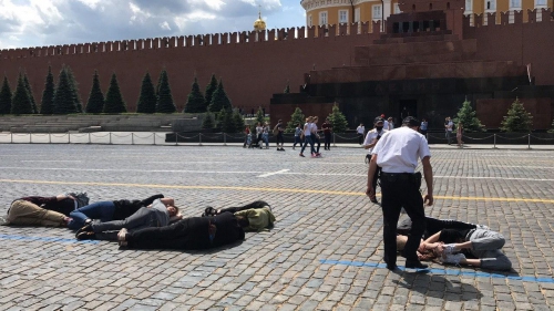 В России устроили дерзкую акцию против обнуления Путина, начались задержания: фото и видео фото