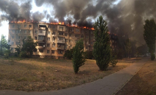 Полиция поймала мужчину, который пьяным поджег многоэтажку фото