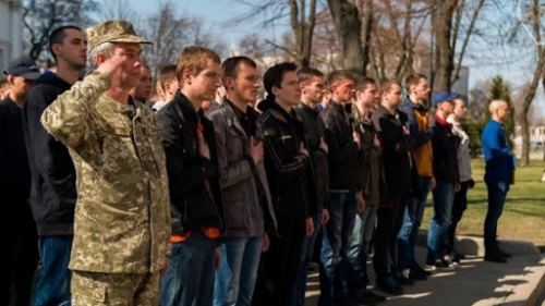 Призыв в армию: в МОН заступились за абитуриентов в Украине фото