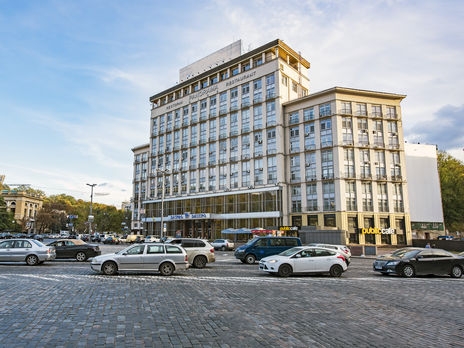 Киевский отель Днепр продан за 1,11 млрд грн. Зеленский заявил, что начал приватизацию с себя фото