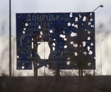 На Донбассе снайпер противника сдался силам ООС фото