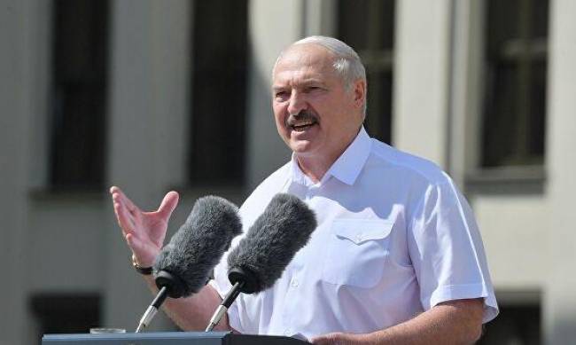Лукашенко: Запад оказывает военную поддержку через НАТО «альтернативному президенту» фото
