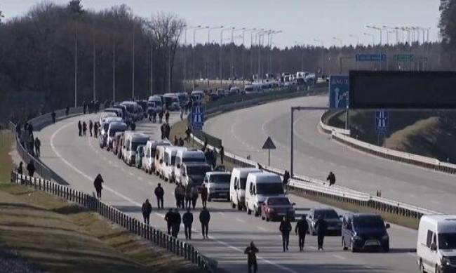 На польско-украинской границе погиб мужчина: не дождался своей очереди и приезда скорой помощи фото