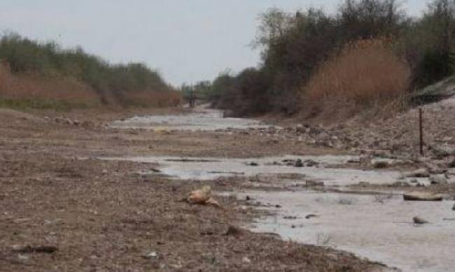 В Крыму пересохли пять рек, обеспечивающих полуостров пресной водой фото