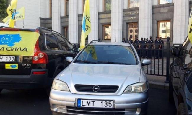 В центр Киева вывели полицию и Нацгвардию из-за акции протеста евробляхеров фото