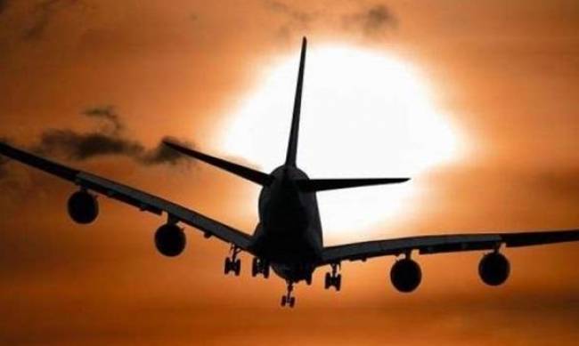 В Японии самолет совершил экстренную посадку, чтобы высадить пассажира без маски фото