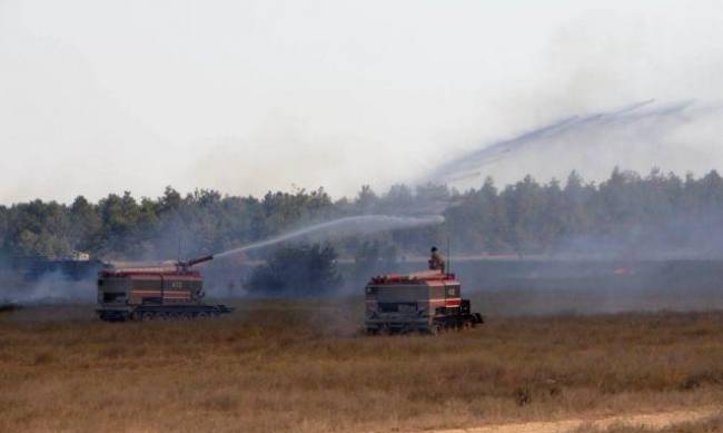 На юге Украины во время учений загорелся военный полигон фото