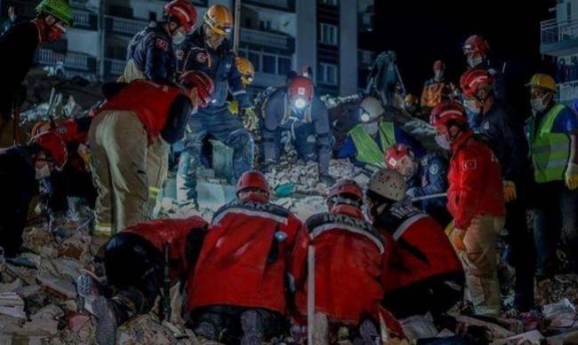 Число жертв землетрясения в Турции превысило 50 человек фото