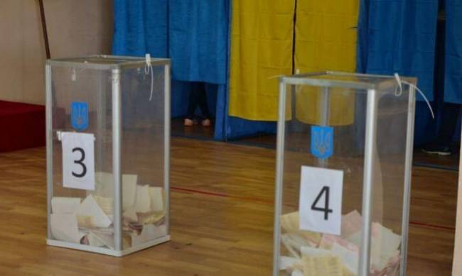 В Мукачево застрелился полицейский, который охранял бюллетени фото