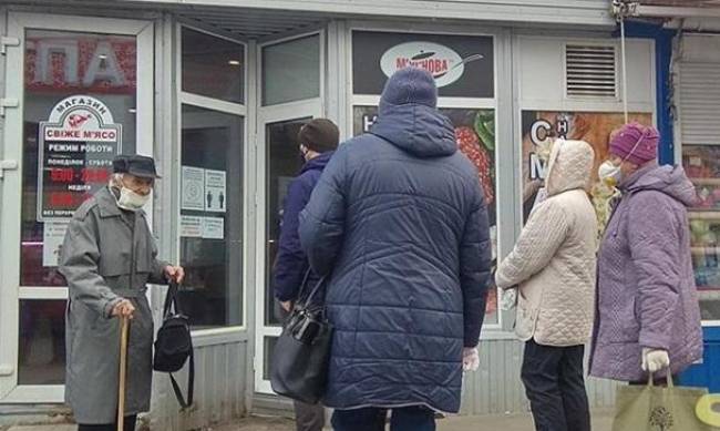 Для пожилых вводят приоритетные часы в магазинах фото