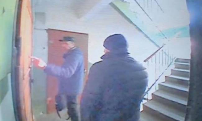 Помечают двери и заклеивают глазки: в Запорожье показали “работу” домушников фото