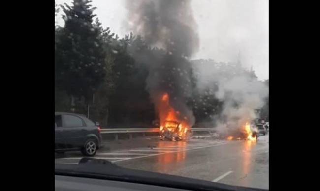 В Крыму после лобового столкновения загорелись два авто, есть жертва фото
