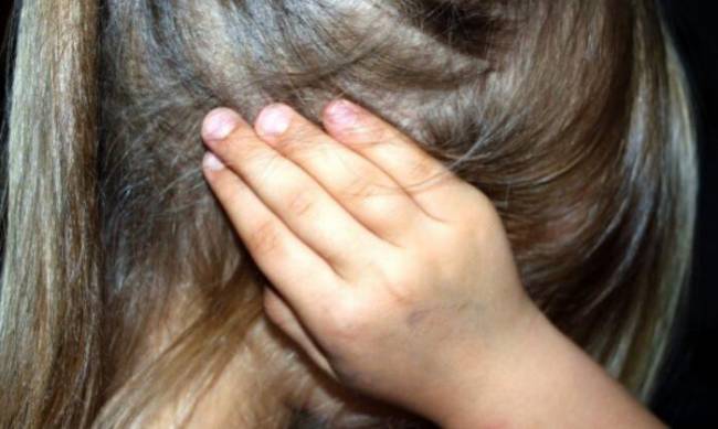 В Мариуполе пенсионер развращал 6-летнюю дочь своих друзей фото