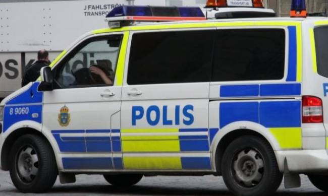 Сидел с побоями в темноте. В Швеции задержали мать, которая почти 30 лет удерживала сына дома фото