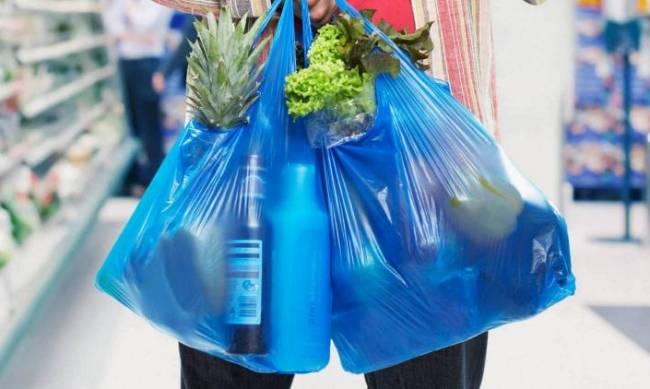Запрет пластиковых пакетов и штрафы до 8500 гривен: комитет Рады поддержал закон фото