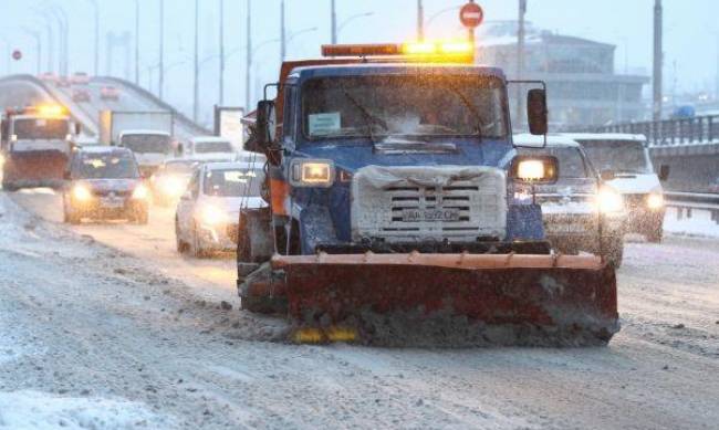 Непогода в Украине: в трех областях ограничат движение фур и автобусов  фото
