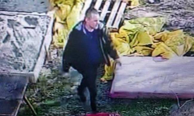 В Запорожье мужчина на своем авто обворовывает дачи  фото