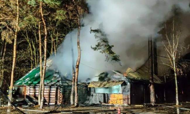 В пятницу вечером в Киеве сгорело кафе фото