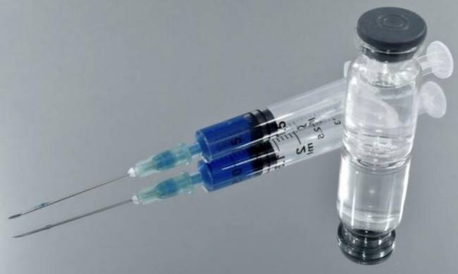 В США началась вакцинация от коронавируса фото