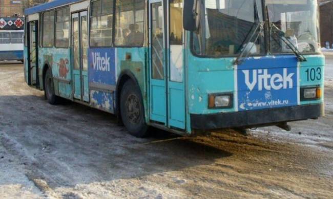 В Харькове остановили движение троллейбусов после обледенения проводов фото