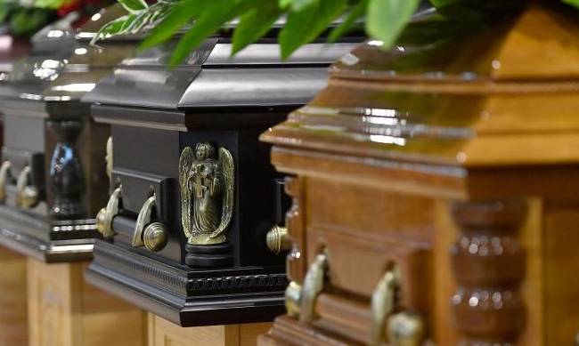 Житель Запорожья намеривался продать неновый гроб  фото