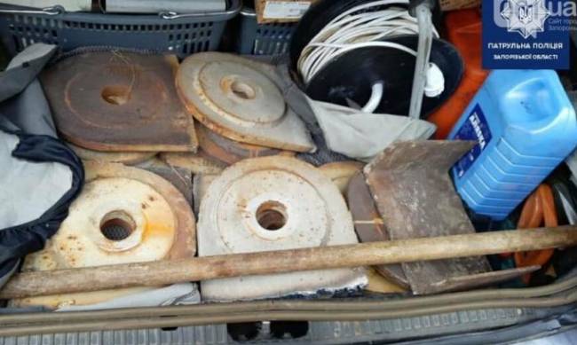 В Запорожье патрульные задержали подозреваемых в краже конструкций с недостроенных мостов фото