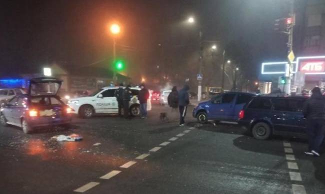 Медики рассказали, кто пострадал в аварии на перекрестке фото