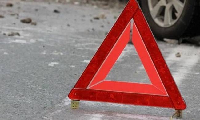 Под Энергодаром ВАЗ поскользнулся и врезался в столб  фото