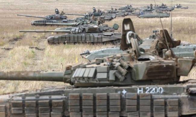 Россия начала военные учения вблизи украинской границы фото