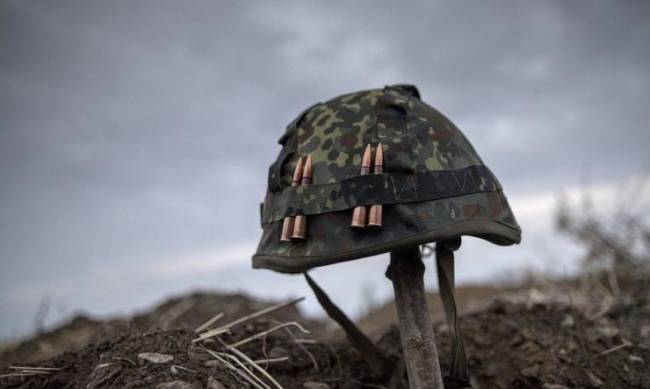 На Донбассе от пули снайпера погиб украинский военный фото