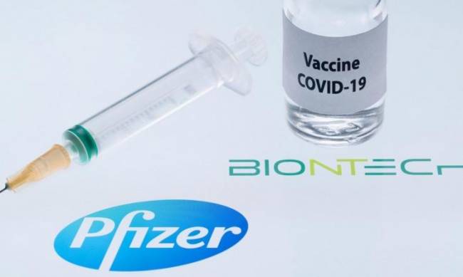 Нет вакцин: Кабмин проспал контракты на Pfizer фото