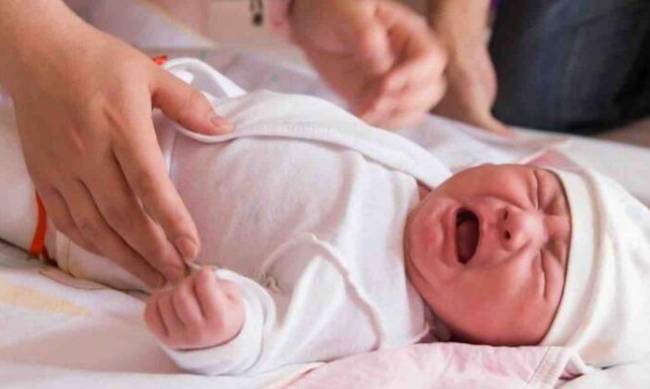 Украинка продала семье из Китая собственного ребенка под прикрытием суррогатного материнства фото