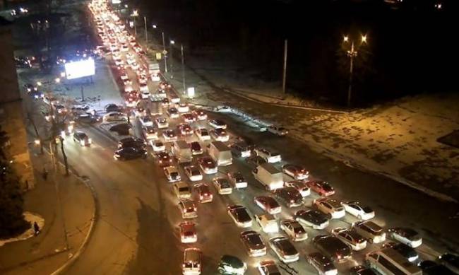 В Запорожье из-за ДТП на Днепрогэсе образовался затор фото